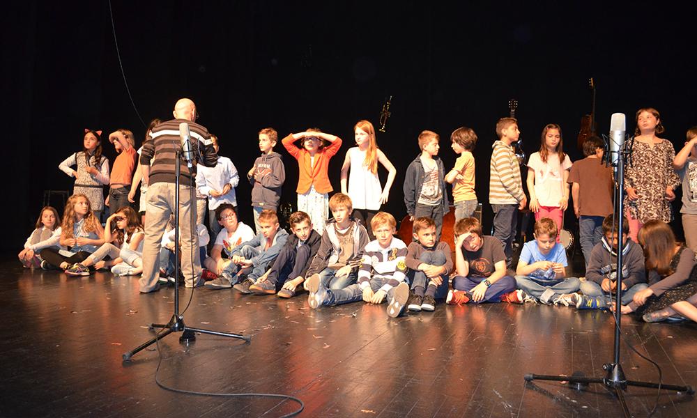 Chant avec la Cie Sing-Song et les écoles