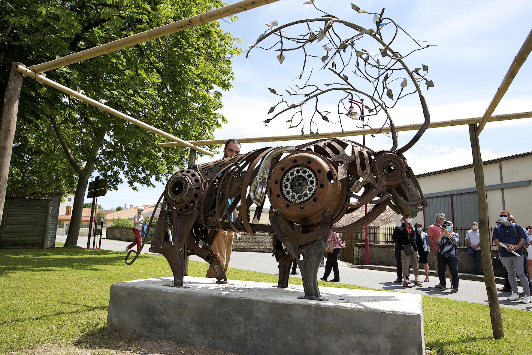 Le Taureau aux bois de Cerf - Julien Pelissou